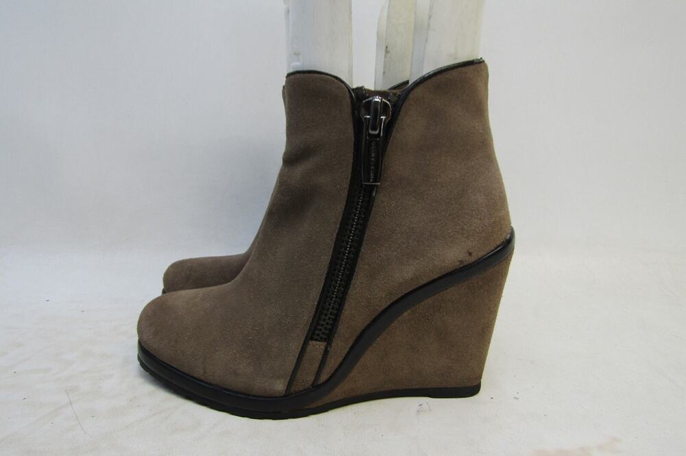 VINCE CAMUTO Womens Sz 6 M Brown Suede Zip Wedge Ankle Fashion Boots Booties